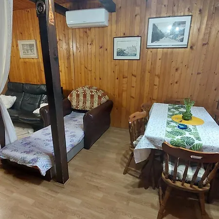 Wooden House Ada ベオグラード